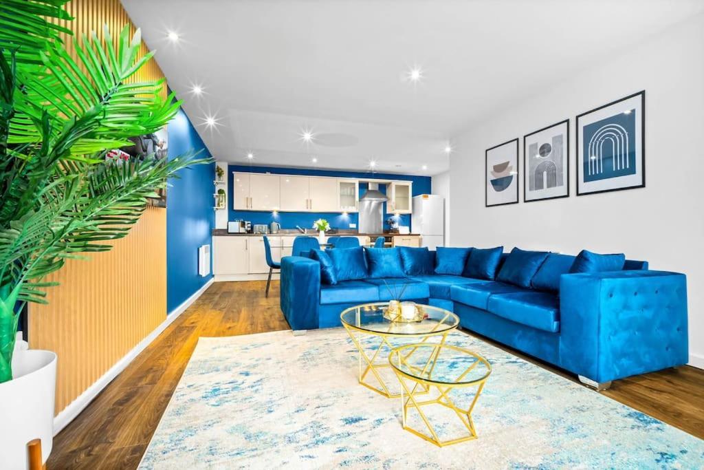 Spacious 2 Bed Apt B'Ham Cc With Parking Sleeps 7 Бирмингем Экстерьер фото