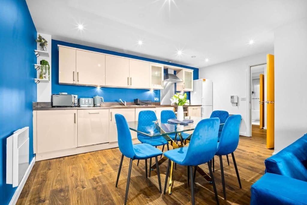 Spacious 2 Bed Apt B'Ham Cc With Parking Sleeps 7 Бирмингем Экстерьер фото